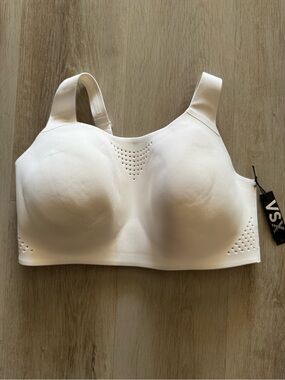 NWT Victoria Secret Featherweight Max 38DD White